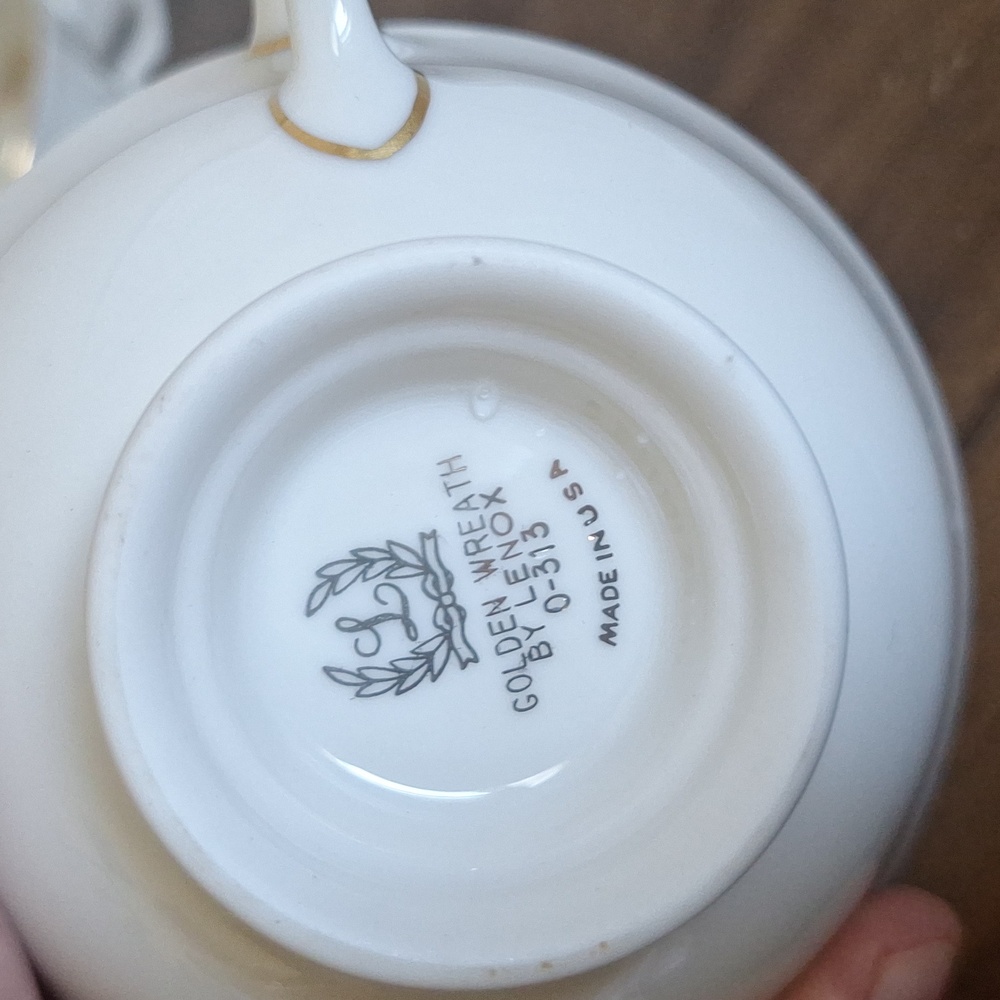 Vintage Lenox Porcelain Footed Teacups Golden Wreath - Set Of 4 - Picture 5 of 7